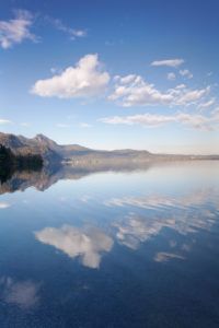 Kochelsee mit Blick zum Herzogstand und Heimgarten, Oberbayern, Bayern, Deutschland Kochelsee mit Blick zum Herzogstand und Heimgarten, Oberbayern, Bayern, Deutschland